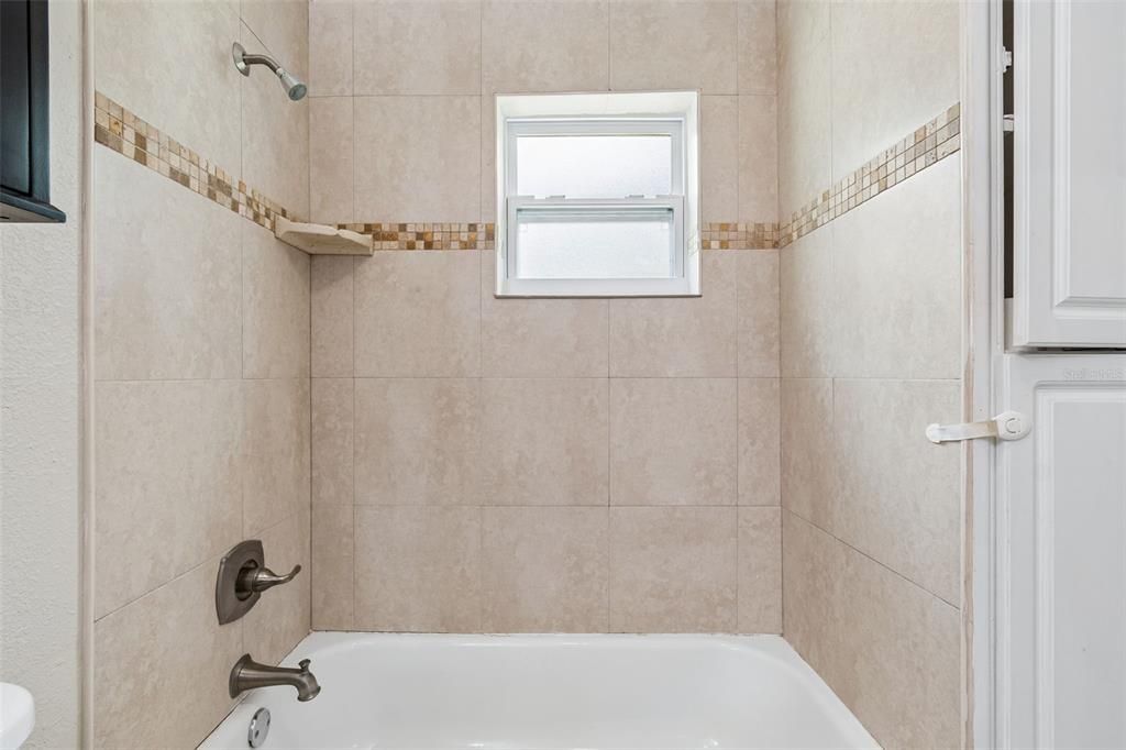 For Sale: $399,999 (2 beds, 2 baths, 1506 Square Feet)