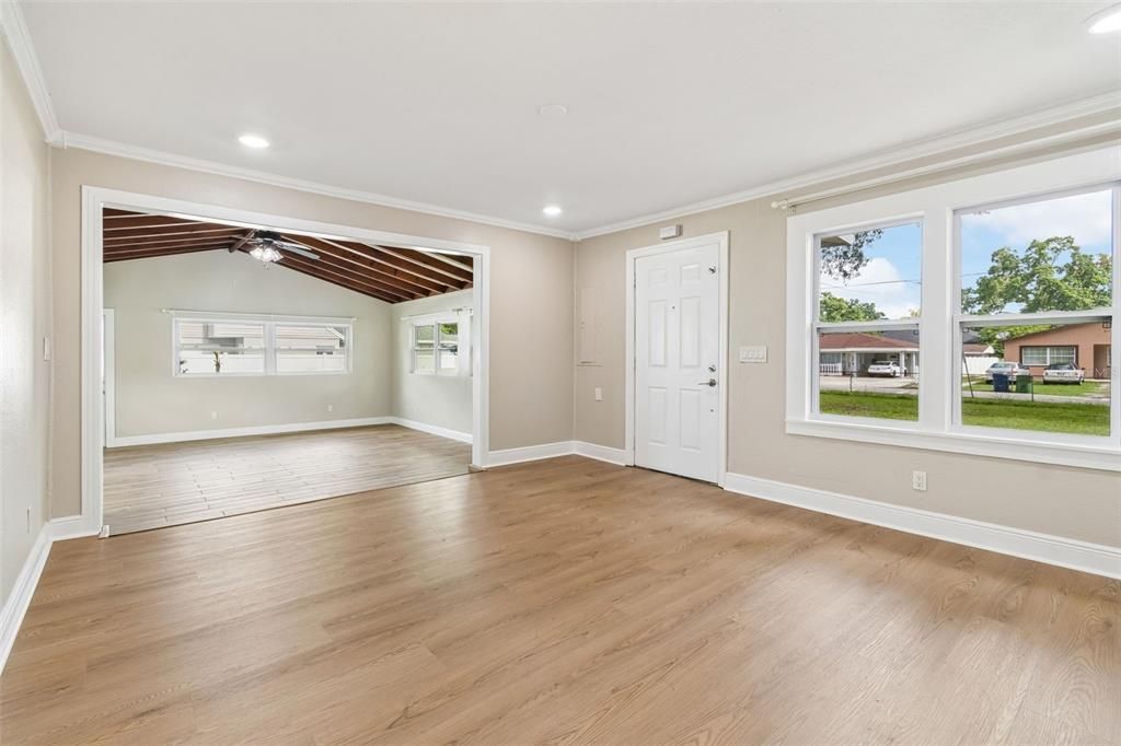 For Sale: $399,999 (2 beds, 2 baths, 1506 Square Feet)