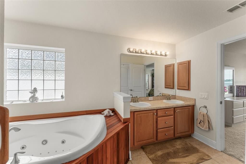 Activo con contrato: $399,900 (3 camas, 2 baños, 1998 Pies cuadrados)