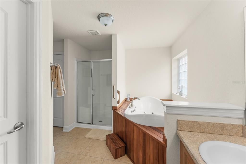 Activo con contrato: $399,900 (3 camas, 2 baños, 1998 Pies cuadrados)