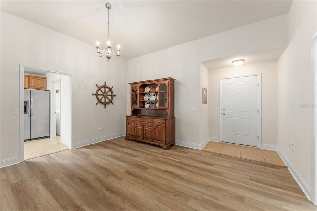 Activo con contrato: $399,900 (3 camas, 2 baños, 1998 Pies cuadrados)