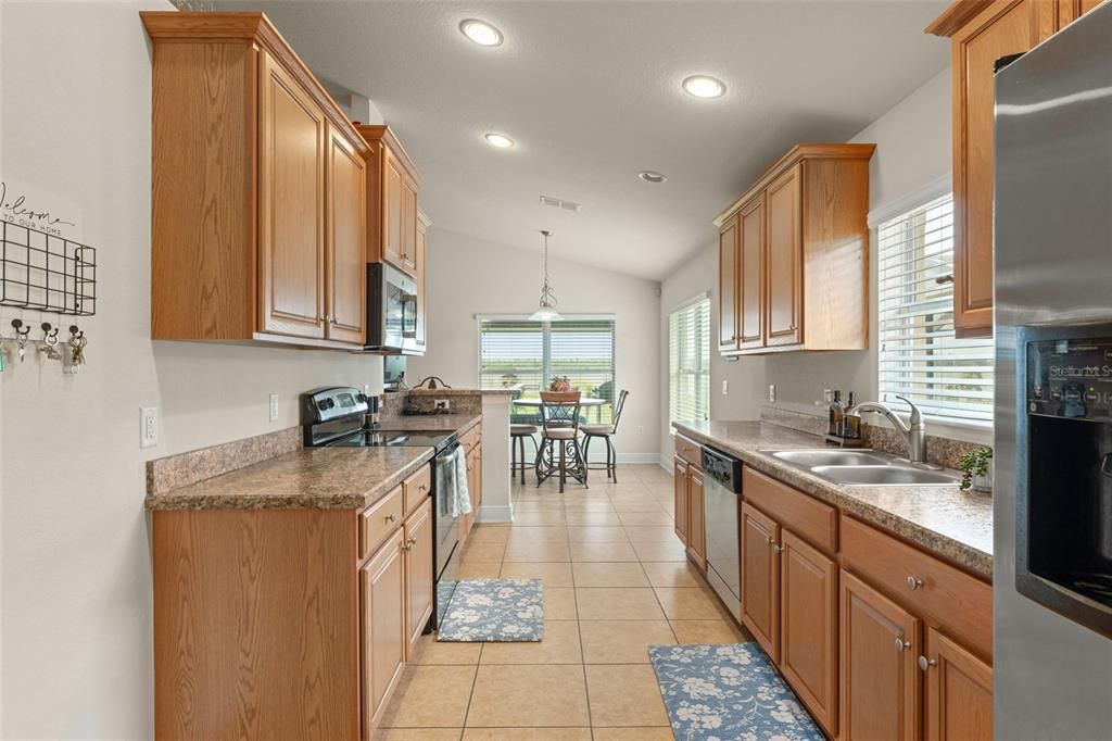 Activo con contrato: $399,900 (3 camas, 2 baños, 1998 Pies cuadrados)