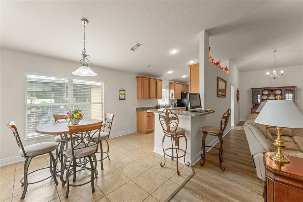 Activo con contrato: $399,900 (3 camas, 2 baños, 1998 Pies cuadrados)