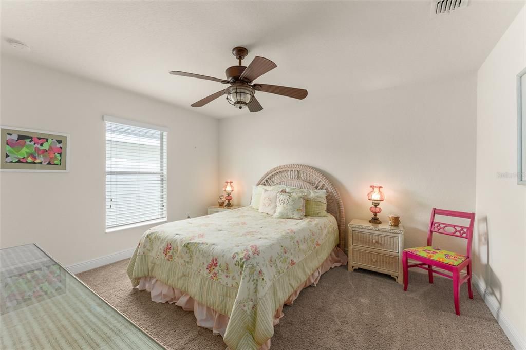 Activo con contrato: $399,900 (3 camas, 2 baños, 1998 Pies cuadrados)