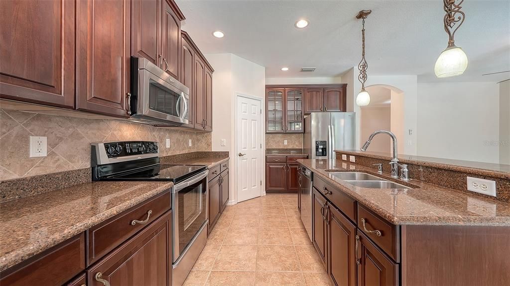 En Venta: $519,900 (2 camas, 2 baños, 2081 Pies cuadrados)