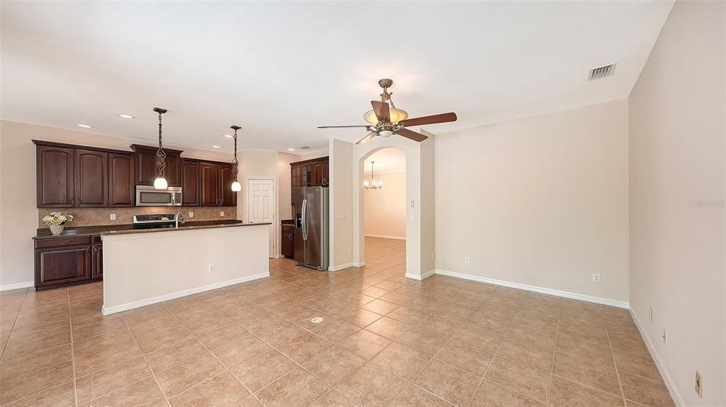 En Venta: $519,900 (2 camas, 2 baños, 2081 Pies cuadrados)