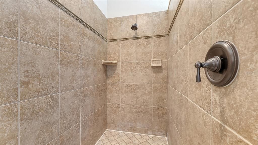 En Venta: $519,900 (2 camas, 2 baños, 2081 Pies cuadrados)