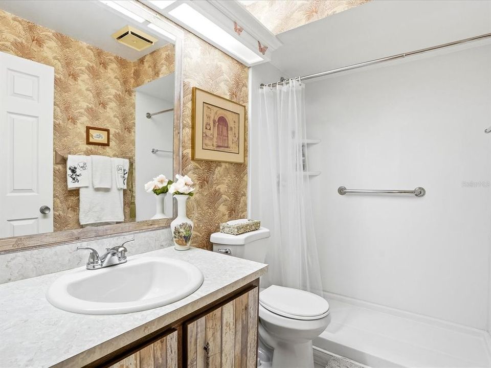 Под контрактом: $199,900 (3 спален, 2 ванн, 1220 Квадратных фут)