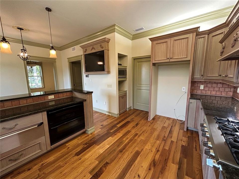 : $799,000 (3 спален, 2 ванн, 3031 Квадратных фут)