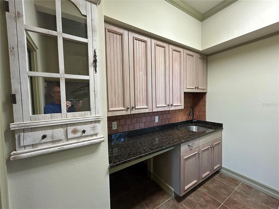 : $799,000 (3 спален, 2 ванн, 3031 Квадратных фут)