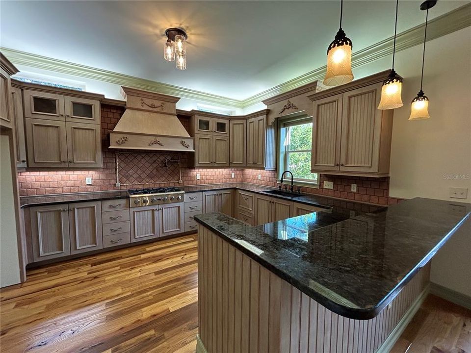 : $799,000 (3 спален, 2 ванн, 3031 Квадратных фут)