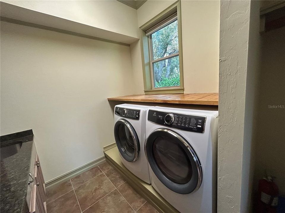 : $799,000 (3 спален, 2 ванн, 3031 Квадратных фут)