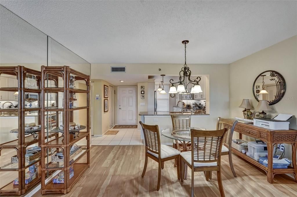 For Sale: $240,000 (2 beds, 2 baths, 1376 Square Feet)