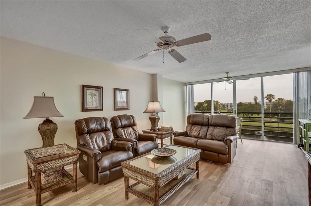 For Sale: $240,000 (2 beds, 2 baths, 1376 Square Feet)