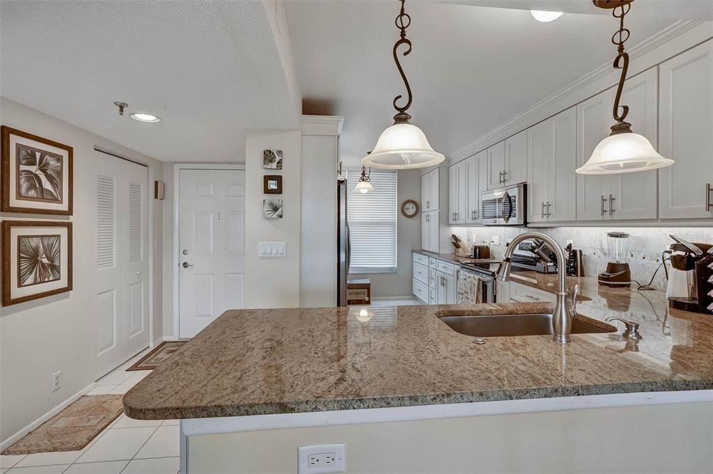 For Sale: $240,000 (2 beds, 2 baths, 1376 Square Feet)