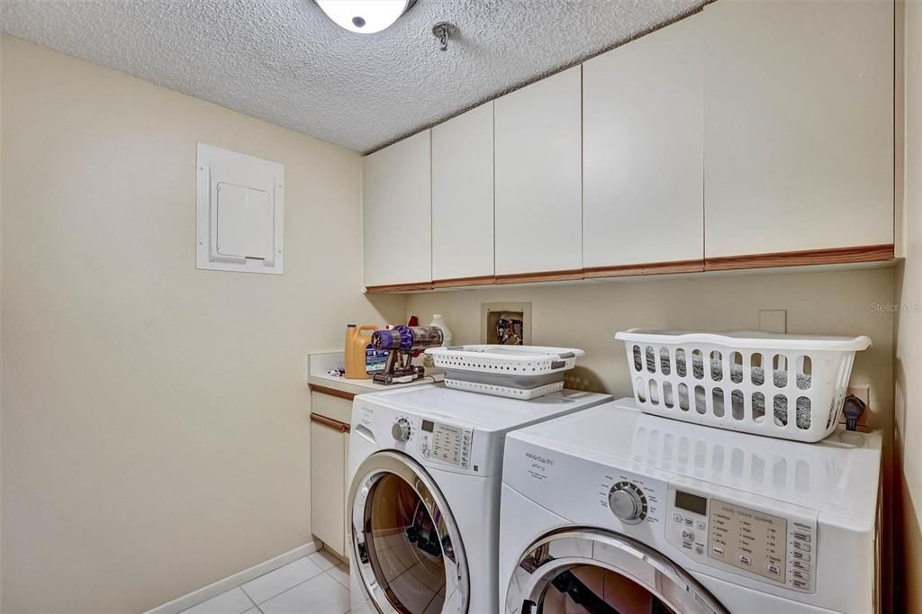 For Sale: $240,000 (2 beds, 2 baths, 1376 Square Feet)