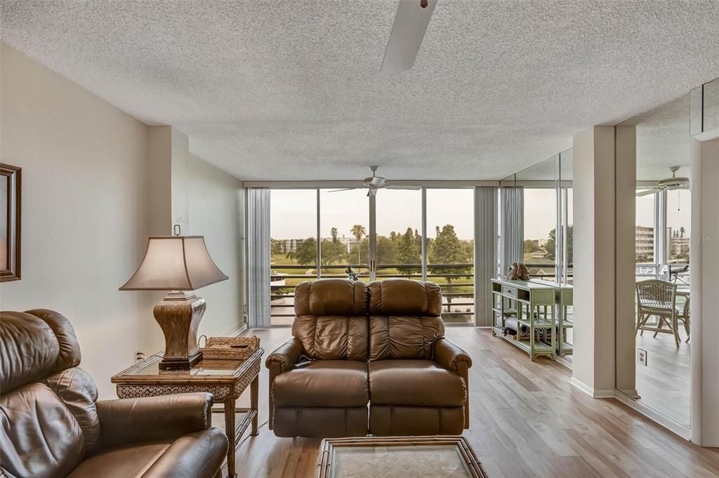 For Sale: $240,000 (2 beds, 2 baths, 1376 Square Feet)