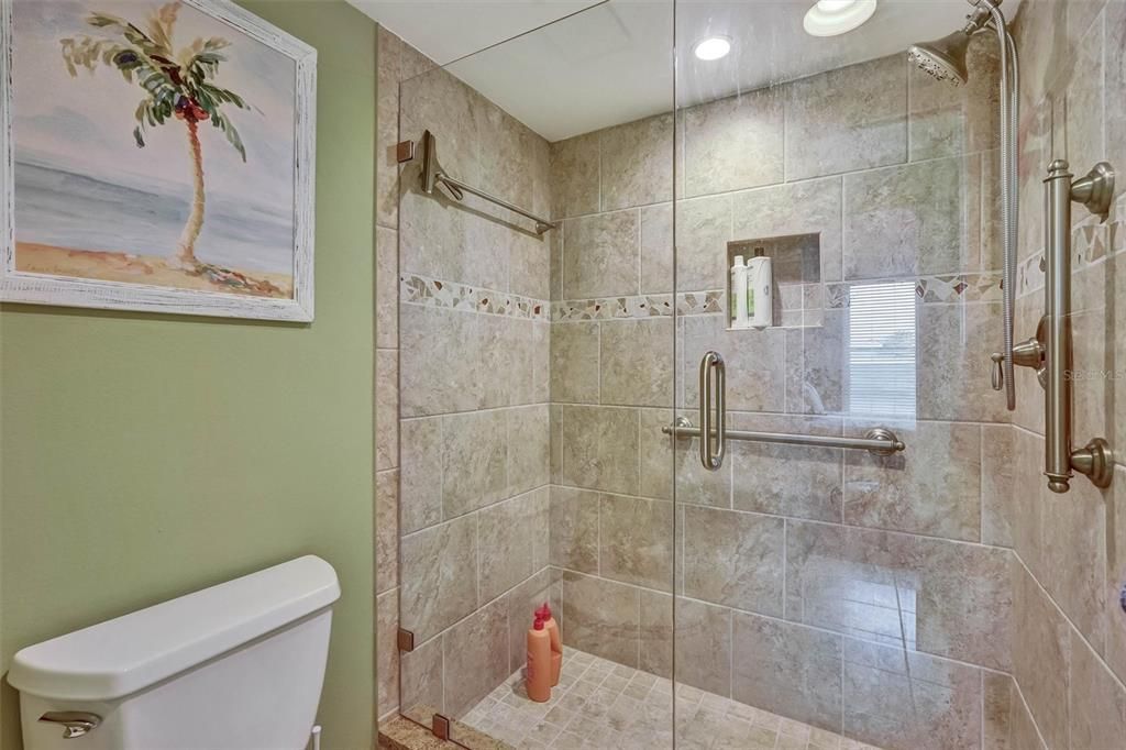 For Sale: $240,000 (2 beds, 2 baths, 1376 Square Feet)