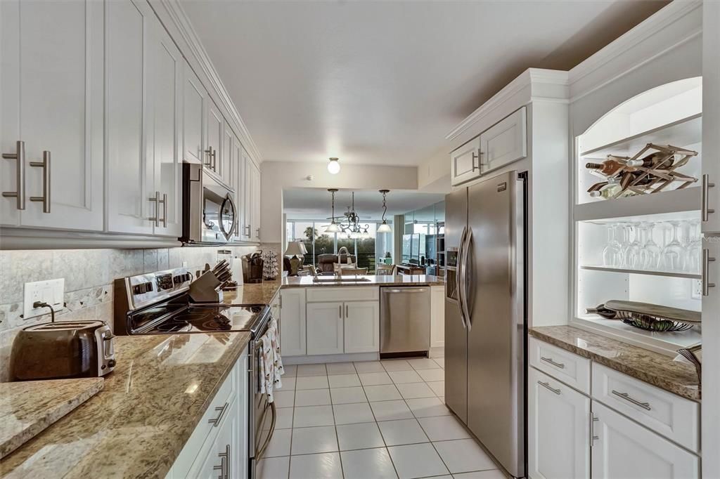 For Sale: $240,000 (2 beds, 2 baths, 1376 Square Feet)