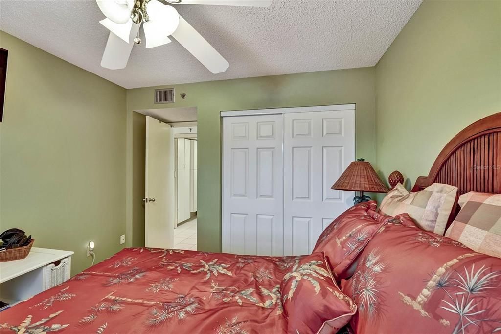 For Sale: $240,000 (2 beds, 2 baths, 1376 Square Feet)