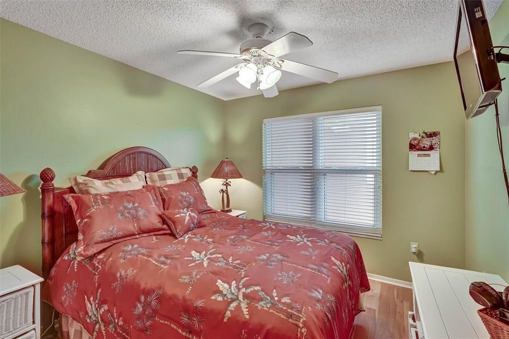 For Sale: $240,000 (2 beds, 2 baths, 1376 Square Feet)