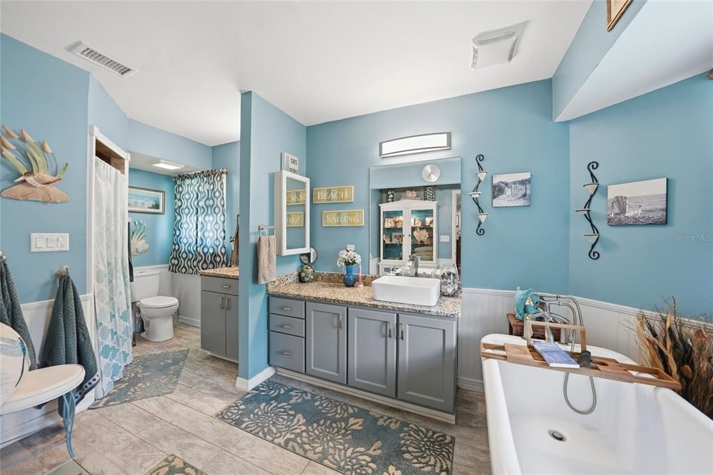 For Sale: $370,000 (4 beds, 3 baths, 2206 Square Feet)