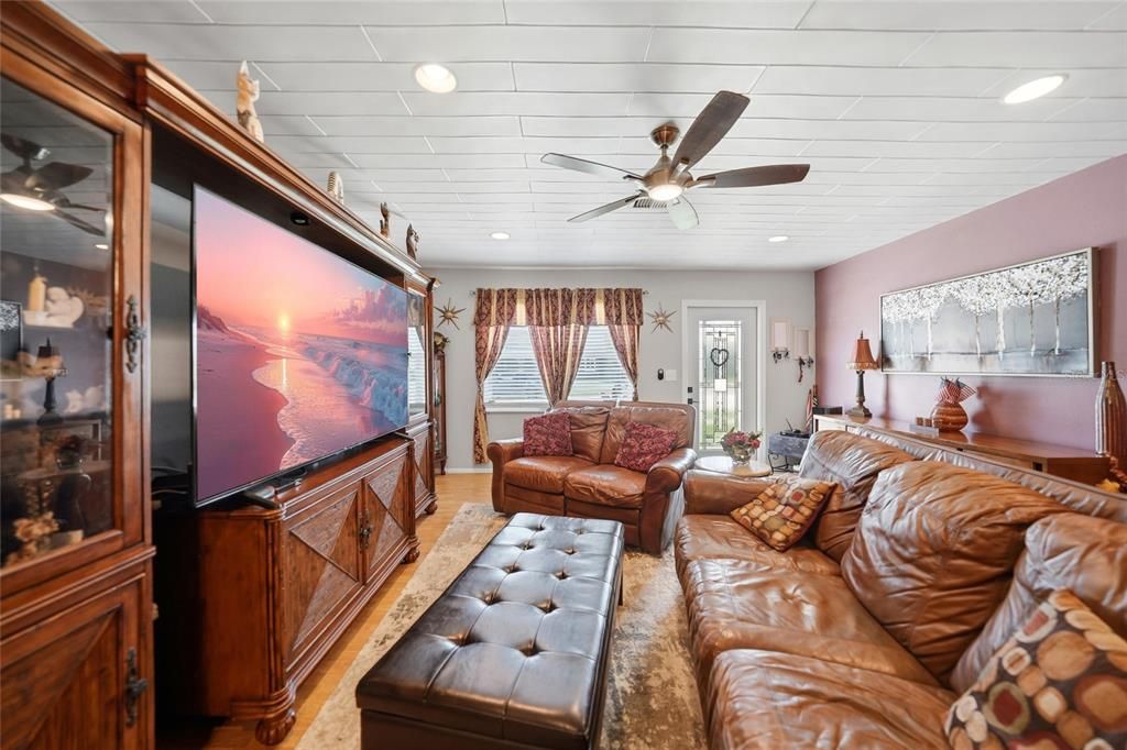 For Sale: $370,000 (4 beds, 3 baths, 2206 Square Feet)