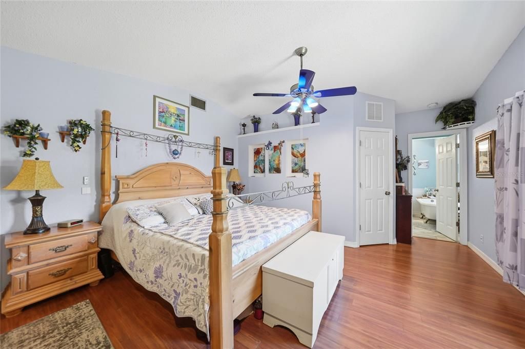 For Sale: $370,000 (4 beds, 3 baths, 2206 Square Feet)