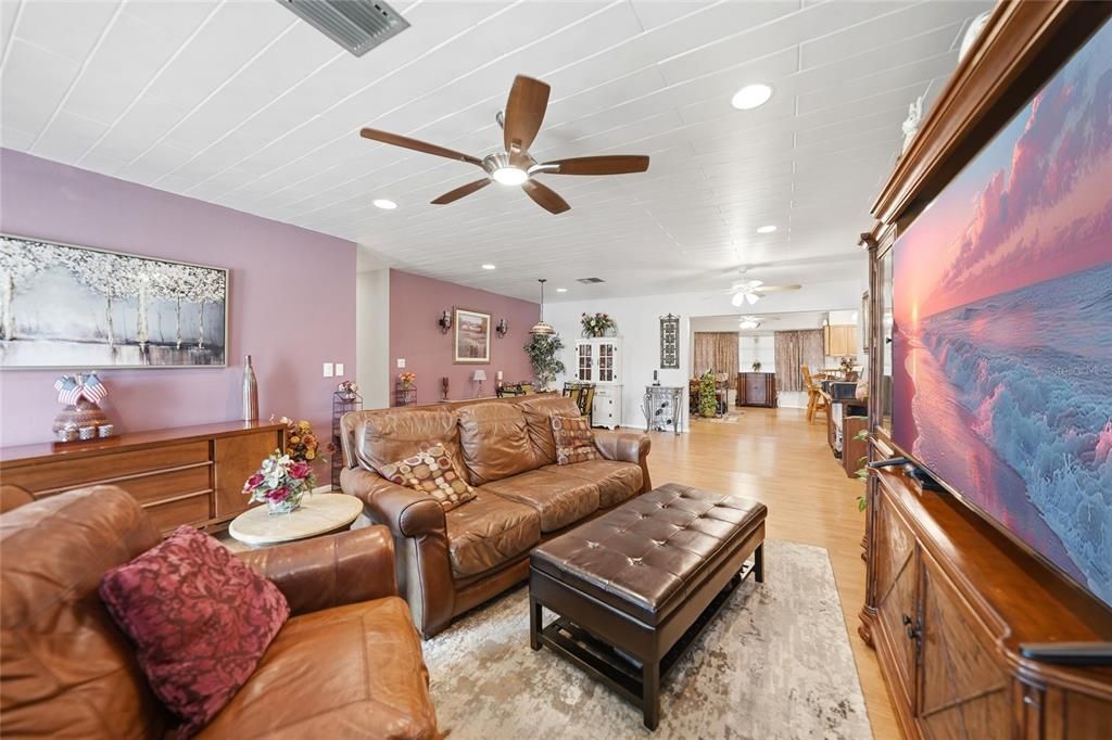 For Sale: $370,000 (4 beds, 3 baths, 2206 Square Feet)