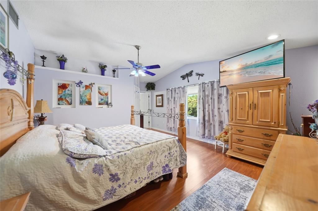 For Sale: $370,000 (4 beds, 3 baths, 2206 Square Feet)