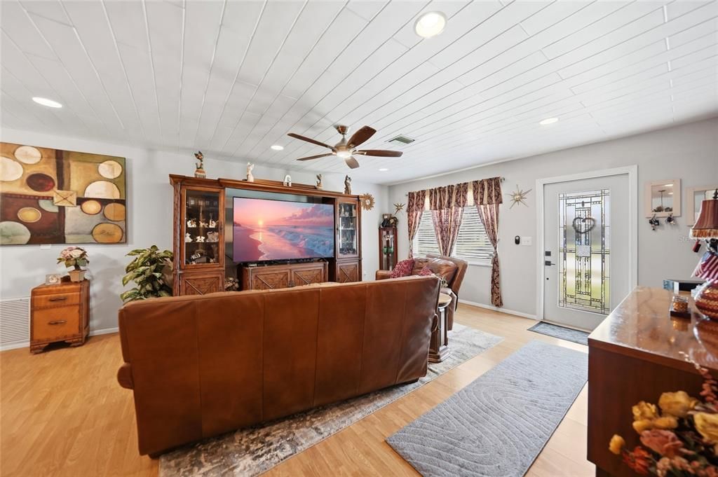 For Sale: $370,000 (4 beds, 3 baths, 2206 Square Feet)