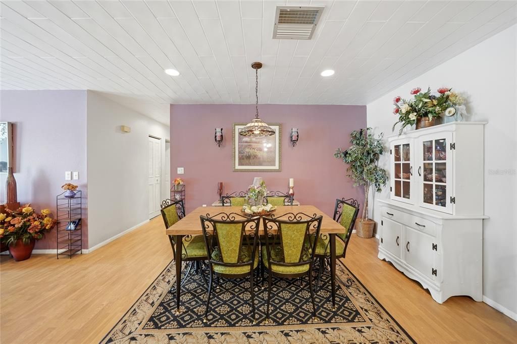 For Sale: $370,000 (4 beds, 3 baths, 2206 Square Feet)