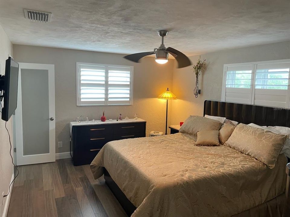 For Sale: $465,000 (3 beds, 2 baths, 1645 Square Feet)