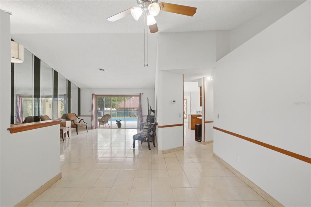 En Venta: $436,000 (4 camas, 3 baños, 2479 Pies cuadrados)