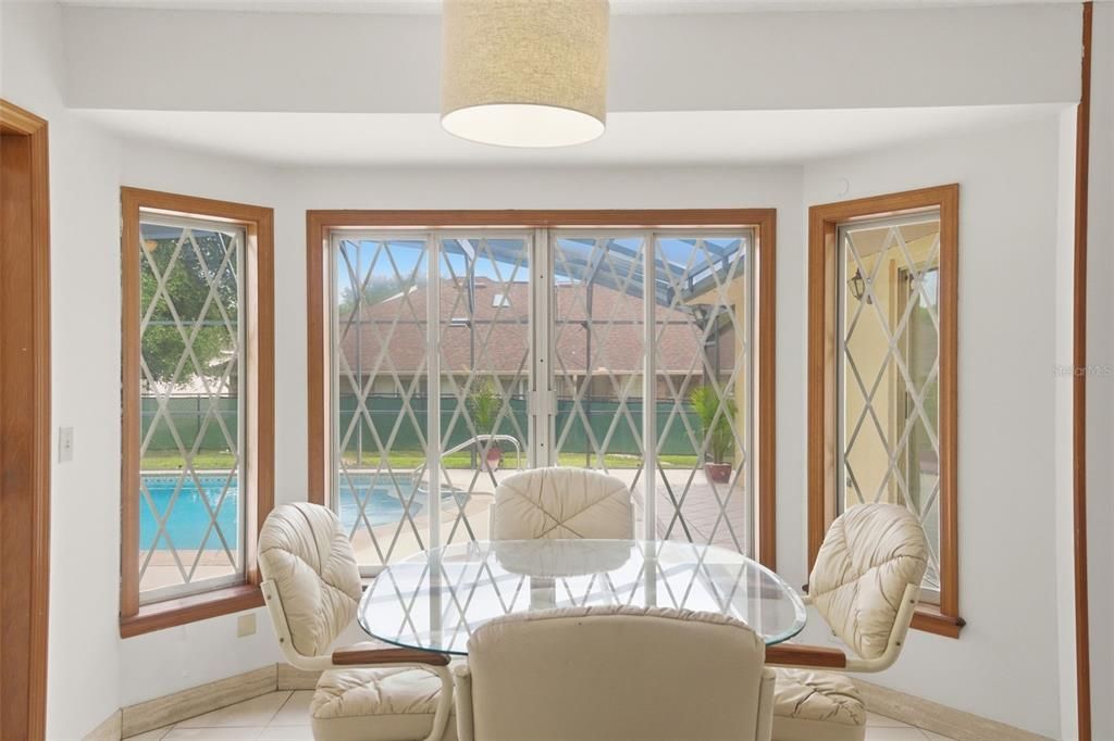 En Venta: $436,000 (4 camas, 3 baños, 2479 Pies cuadrados)
