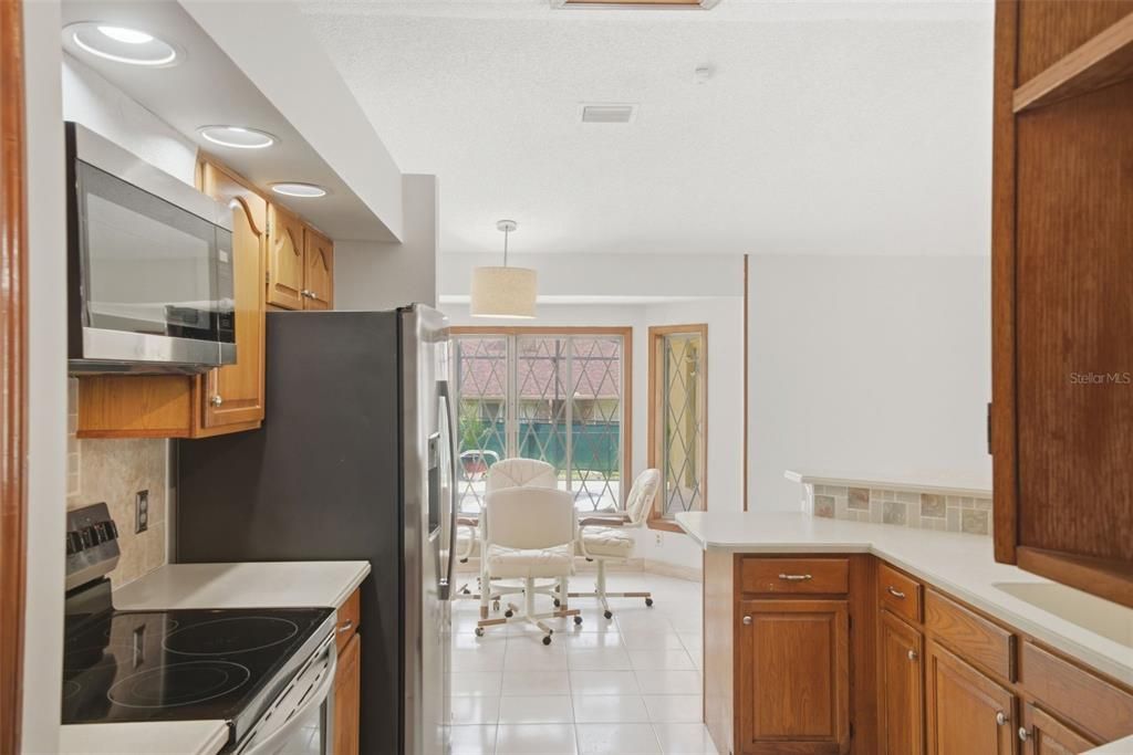 En Venta: $436,000 (4 camas, 3 baños, 2479 Pies cuadrados)