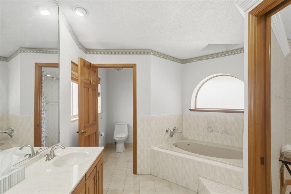 En Venta: $436,000 (4 camas, 3 baños, 2479 Pies cuadrados)