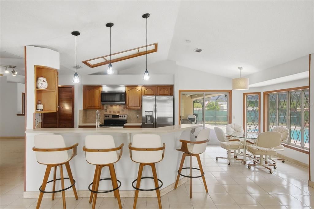 En Venta: $436,000 (4 camas, 3 baños, 2479 Pies cuadrados)