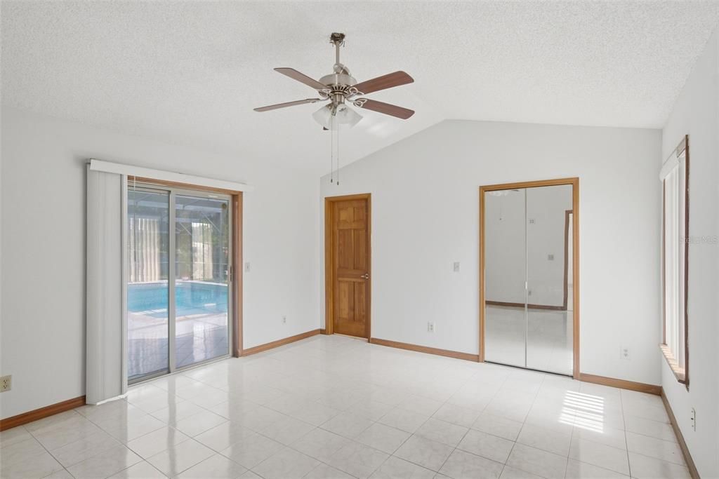 En Venta: $436,000 (4 camas, 3 baños, 2479 Pies cuadrados)