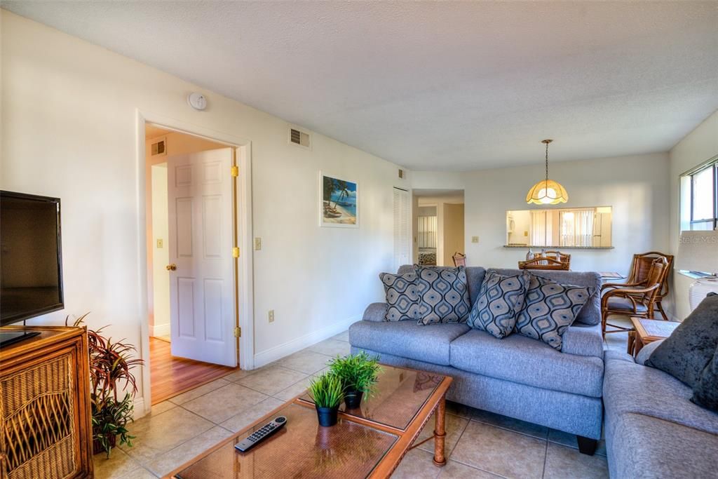 En Venta: $265,000 (2 camas, 2 baños, 1174 Pies cuadrados)