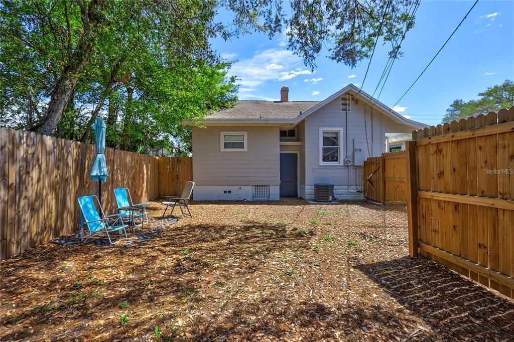 En Venta: $375,000 (2 camas, 3 baños, 1296 Pies cuadrados)