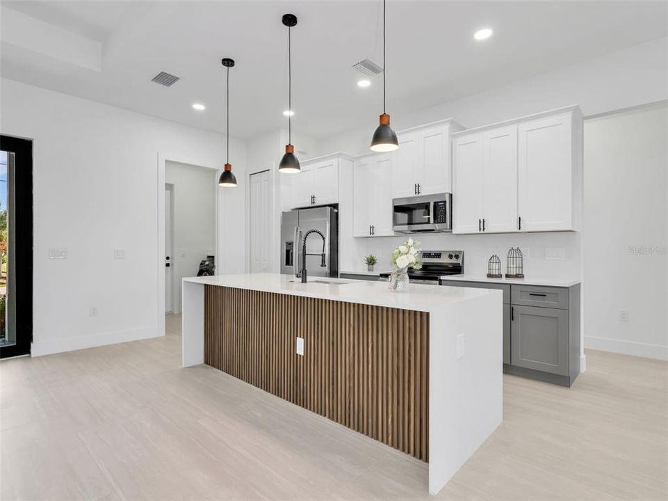 For Sale: $349,000 (3 beds, 2 baths, 1529 Square Feet)