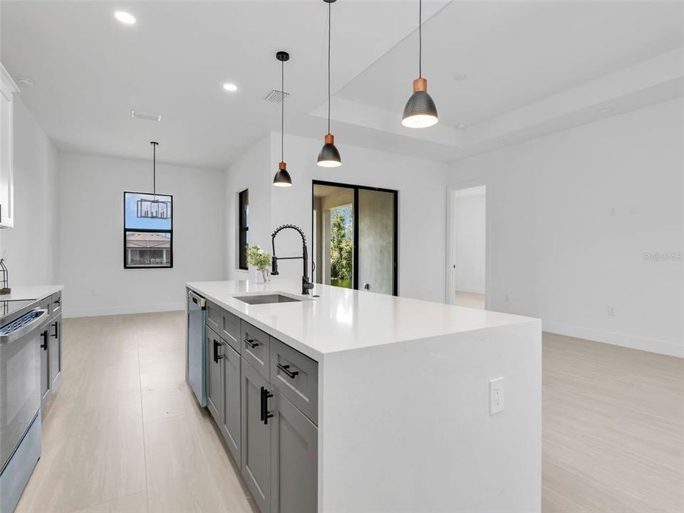 For Sale: $349,000 (3 beds, 2 baths, 1529 Square Feet)