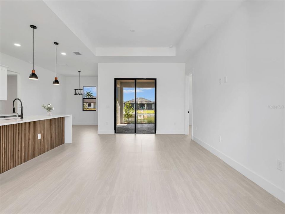 For Sale: $349,000 (3 beds, 2 baths, 1529 Square Feet)