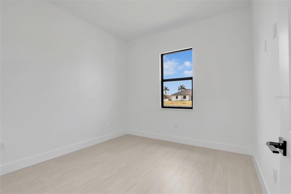 For Sale: $349,000 (3 beds, 2 baths, 1529 Square Feet)