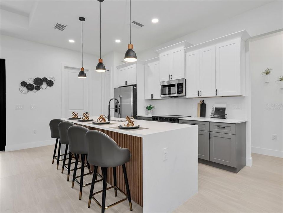 For Sale: $349,000 (3 beds, 2 baths, 1529 Square Feet)