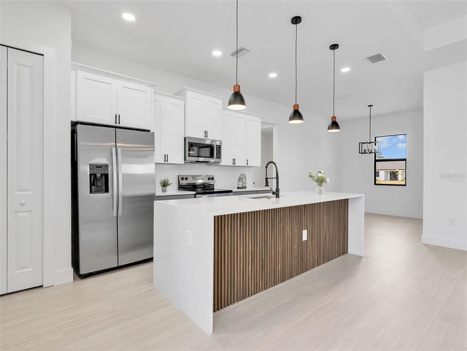 For Sale: $349,000 (3 beds, 2 baths, 1529 Square Feet)