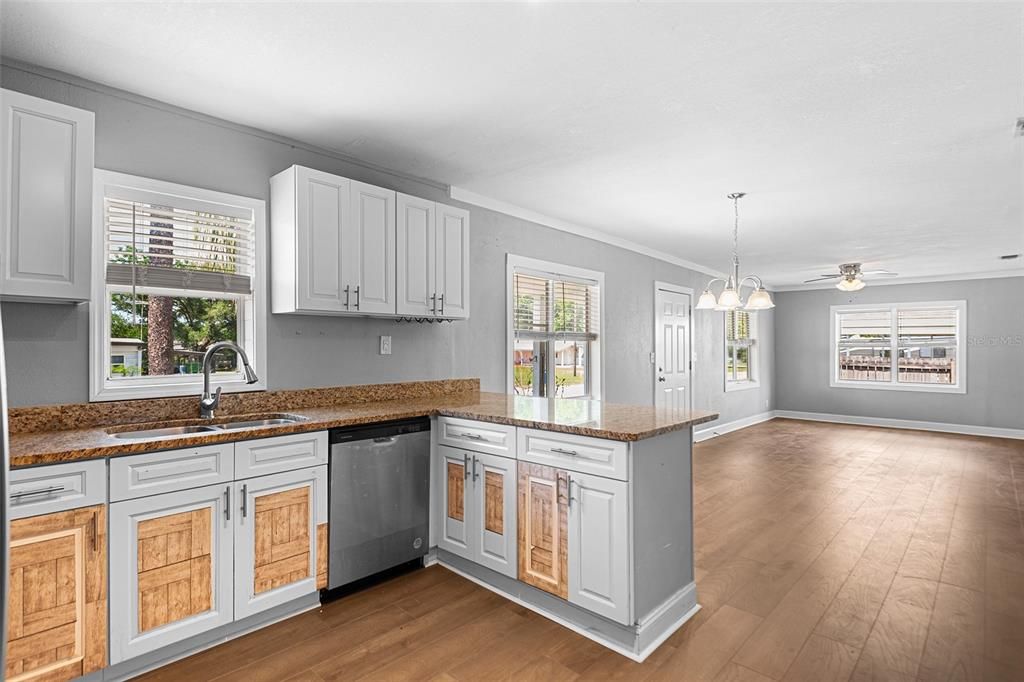 For Sale: $235,000 (3 beds, 1 baths, 1344 Square Feet)