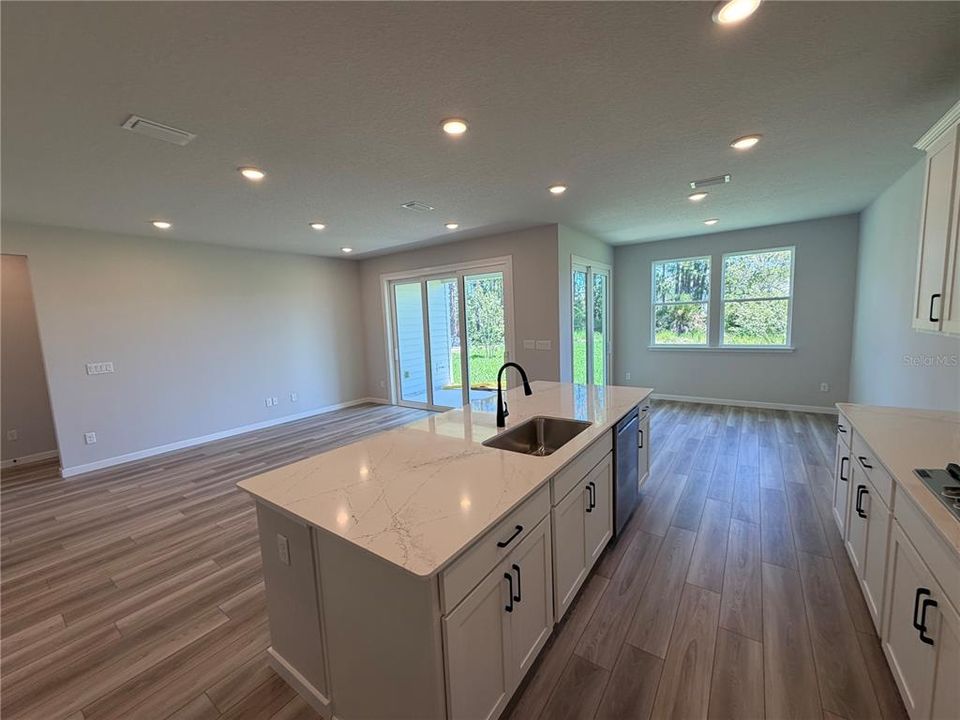 For Sale: $424,017 (3 beds, 2 baths, 1639 Square Feet)
