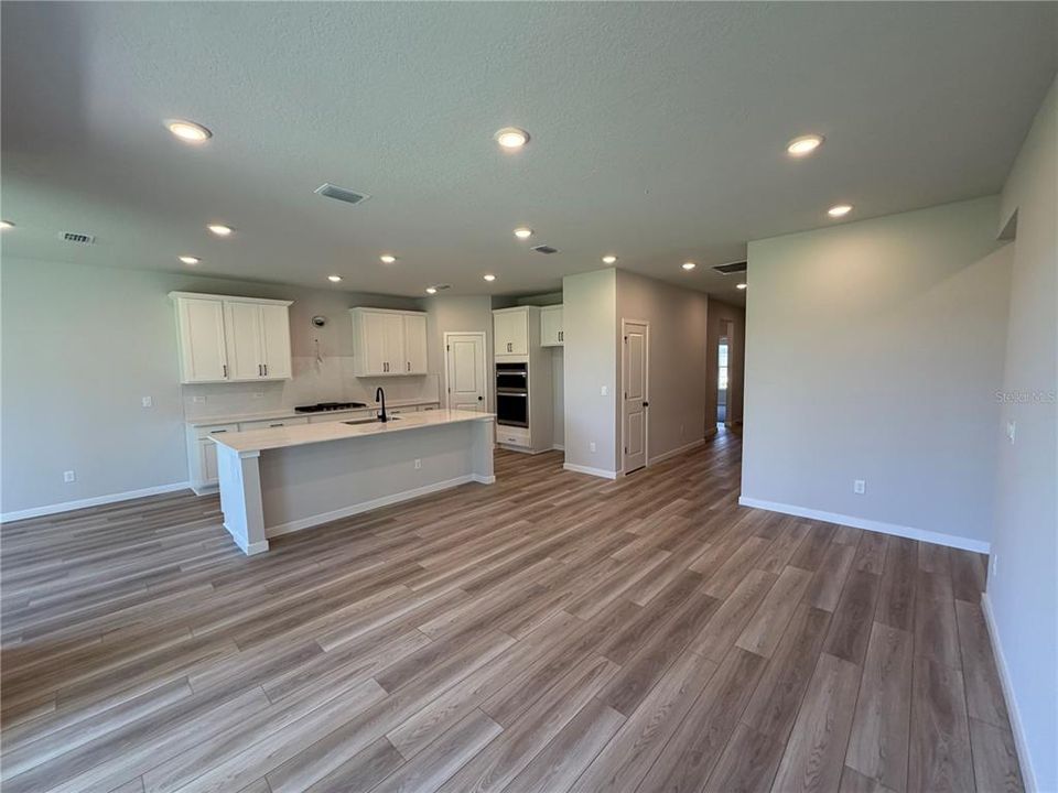 For Sale: $424,017 (3 beds, 2 baths, 1639 Square Feet)